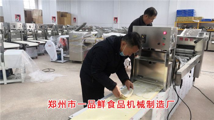 改行做面食批發(fā)的客戶選擇一品鮮燴面機(jī)(圖2) 改行做面食批發(fā)的客戶選擇一品鮮燴面機(jī)(圖2)