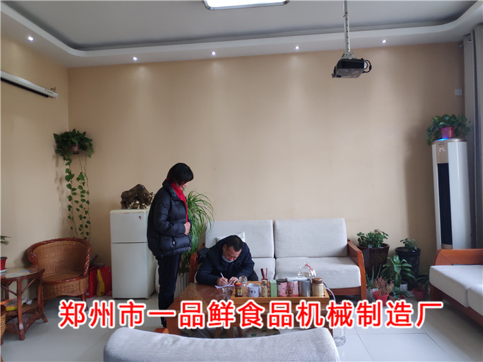 改行做面食批發(fā)的客戶選擇一品鮮燴面機(jī)(圖4) 改行做面食批發(fā)的客戶選擇一品鮮燴面機(jī)(圖4)