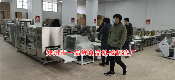 周口和西安的老客戶換大型設(shè)備選擇一品鮮燴面機(jī)(圖2) 周口和西安的老客戶換大型設(shè)備選擇一品鮮燴面機(jī)(圖2)
