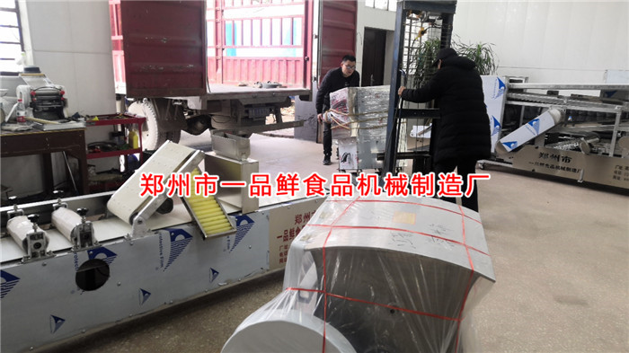 江蘇常州的客戶訂購(gòu)的全套3型燴面機(jī)發(fā)貨了(圖1) 江蘇常州的客戶訂購(gòu)的全套3型燴面機(jī)發(fā)貨了(圖1)