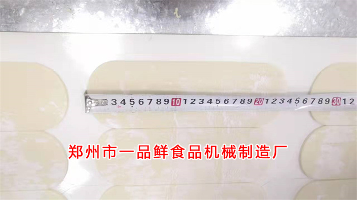 鞏義燴面館老板定購(gòu)飯店?duì)Z面機(jī)(圖2) 鞏義燴面館老板定購(gòu)飯店?duì)Z面機(jī)(圖2)