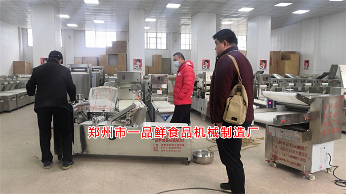 洛陽(yáng)客戶訂購(gòu)面館燴面機(jī)(圖3) 洛陽(yáng)客戶訂購(gòu)面館燴面機(jī)(圖3)