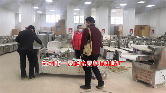 洛陽(yáng)客戶訂購(gòu)面館燴面機(jī)(圖4) 洛陽(yáng)客戶訂購(gòu)面館燴面機(jī)(圖4)