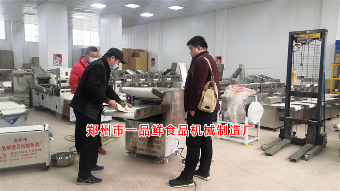 洛陽(yáng)客戶訂購(gòu)面館燴面機(jī)(圖2) 洛陽(yáng)客戶訂購(gòu)面館燴面機(jī)(圖2)