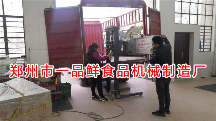山西長治客戶訂購的1型面館用燴面機(jī)發(fā)貨啦(圖2) 山西長治客戶訂購的1型面館用燴面機(jī)發(fā)貨啦(圖2)