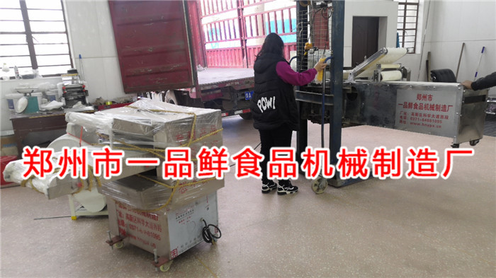 山西長治客戶訂購的1型面館用燴面機(jī)發(fā)貨啦(圖1) 山西長治客戶訂購的1型面館用燴面機(jī)發(fā)貨啦(圖1)