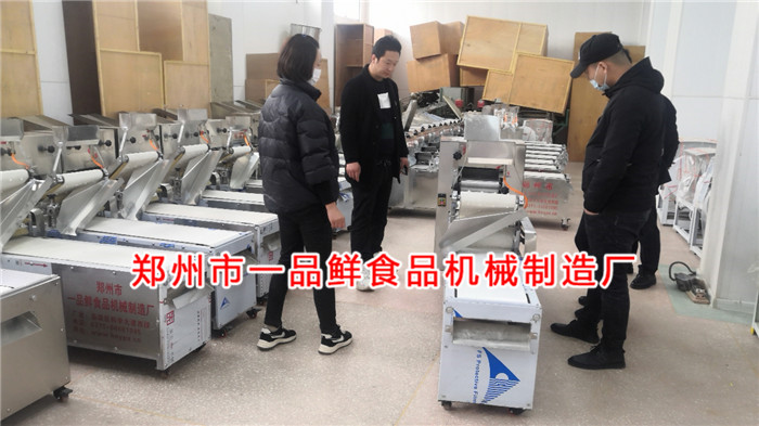 客戶訂購全套面館燴面機(jī)設(shè)備(圖1) 客戶訂購全套面館燴面機(jī)設(shè)備(圖1)