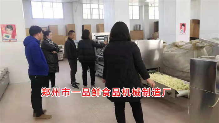 許昌老客戶考察350自動(dòng)疊片燴面機(jī)(圖4) 許昌老客戶考察350自動(dòng)疊片燴面機(jī)(圖4)