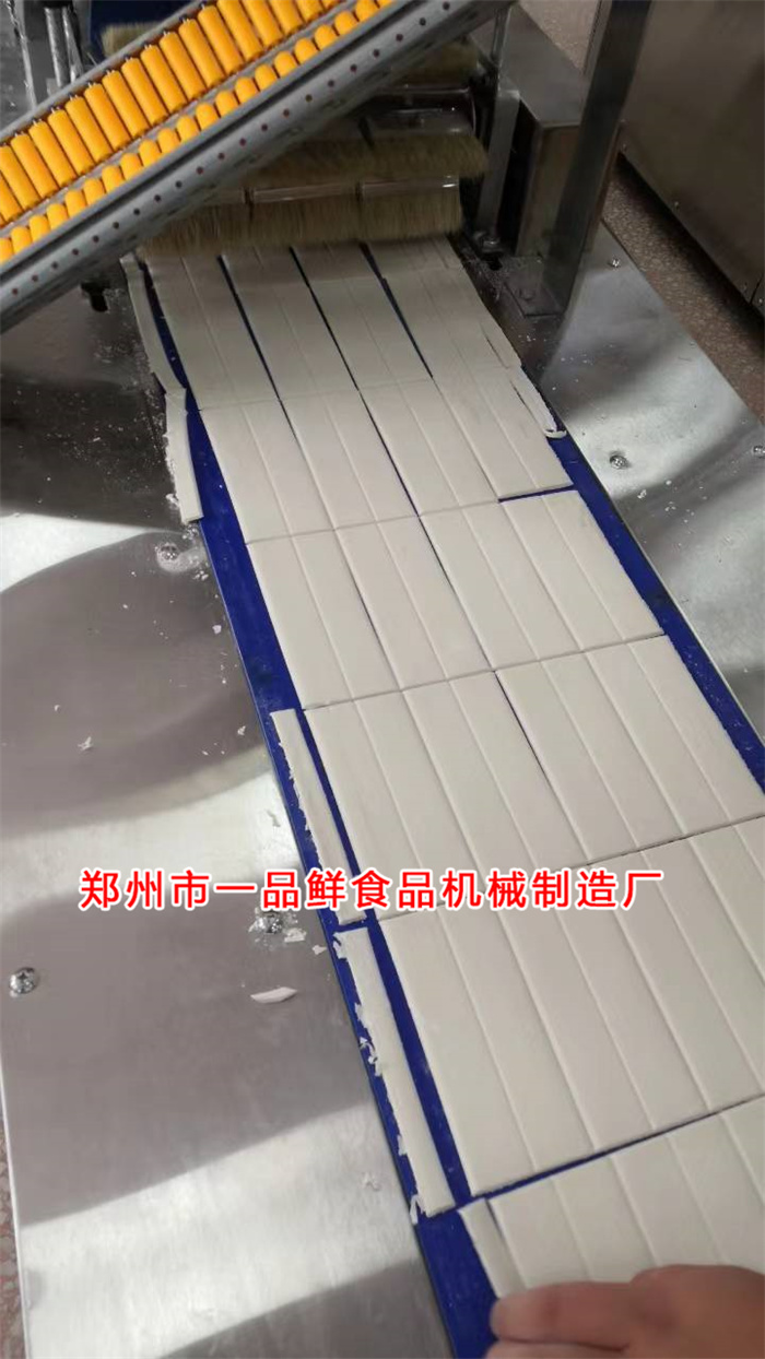 山東飯店老板擴大規(guī)模考察一品鮮多功能設(shè)備(圖2) 微信圖片_20220823093349.jpg