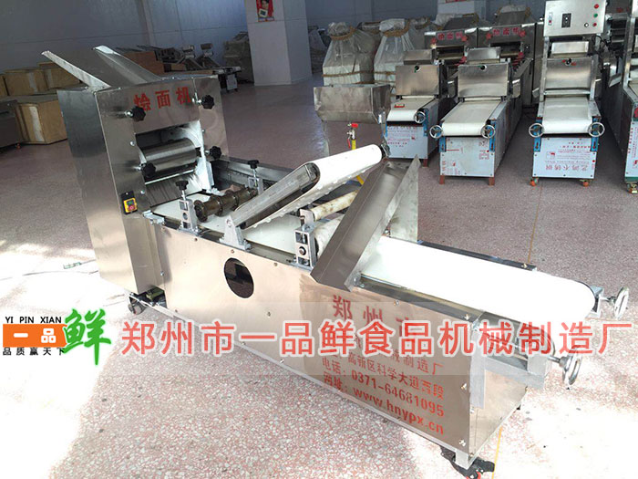 成品倉(cāng)庫(kù)中的燴面機(jī)HMj-2型 成品倉(cāng)庫(kù)中的燴面機(jī)HMj-2型