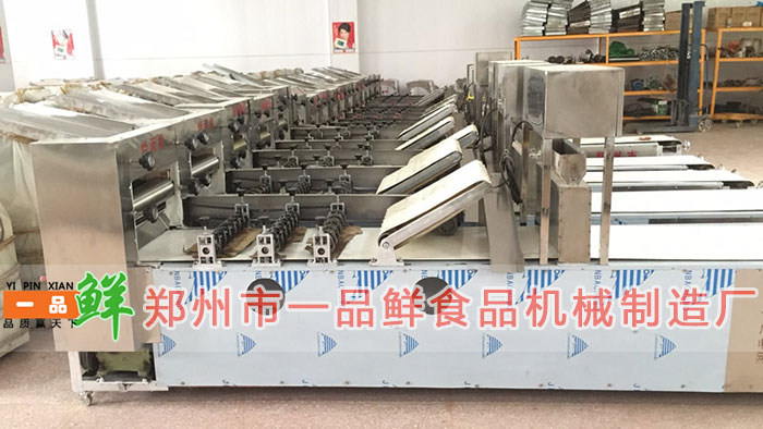 型燴面機(jī)HMJ-7(500型)(圖4) 倉庫中的HMJ-7型(500型)燴面機(jī)