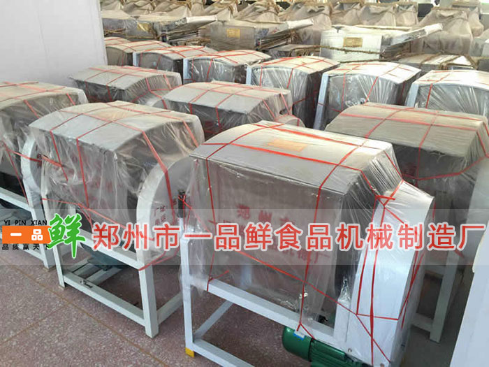 成品倉(cāng)庫(kù)中的和面機(jī) 成品倉(cāng)庫(kù)中的和面機(jī)