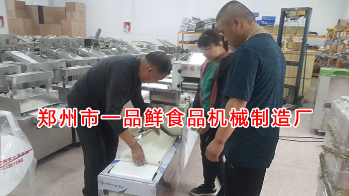 現(xiàn)場調(diào)試燴面機(jī) 現(xiàn)場調(diào)試燴面機(jī)