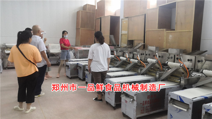 開(kāi)封客戶考察一品鮮燴面機(jī) 開(kāi)封客戶考察一品鮮燴面機(jī)