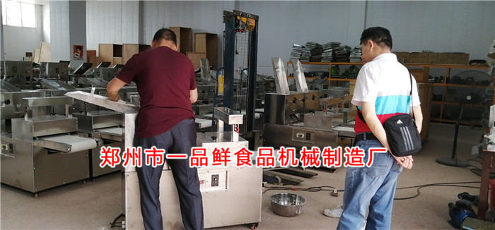 鄭州客戶設(shè)備調(diào)試中 鄭州客戶設(shè)備調(diào)試中