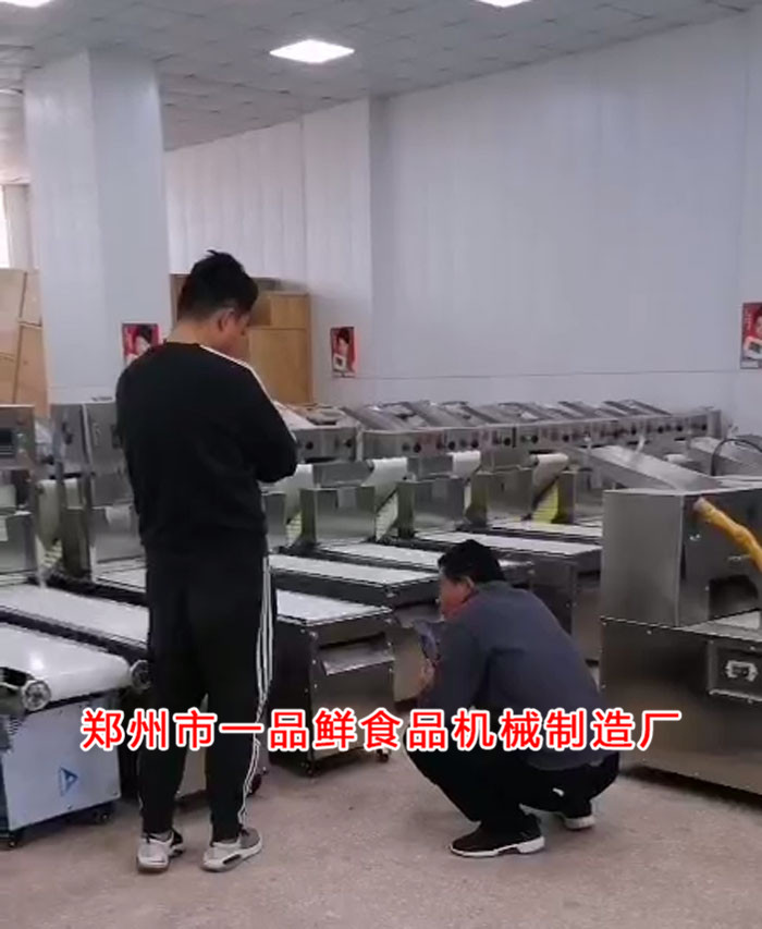 平頂山客戶考察燴面機(jī) 平頂山客戶考察燴面機(jī)