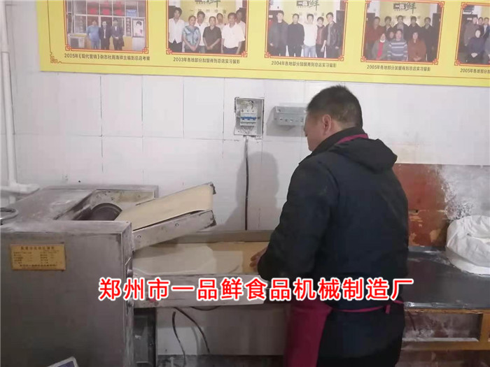 客戶在直營門店進(jìn)行生產(chǎn)培訓(xùn) 客戶在直營門店進(jìn)行生產(chǎn)培訓(xùn)