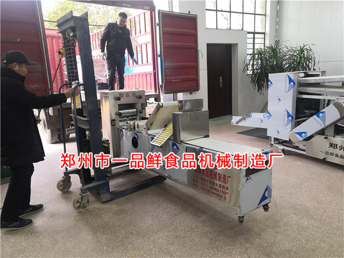 多功能燴面機開始裝車 多功能燴面機開始裝車