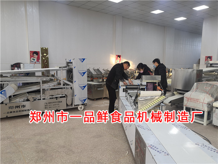 師傅講解設備操作技巧 師傅講解設備操作技巧