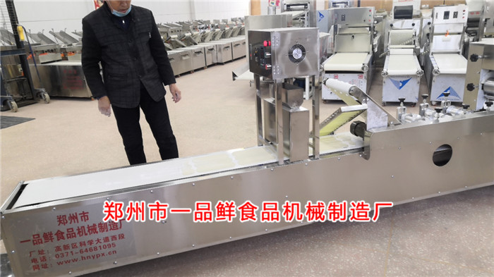 燴面機(jī)設(shè)備調(diào)試中 燴面機(jī)設(shè)備調(diào)試中