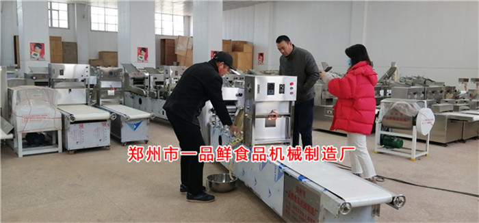 客戶訂購的燴面機(jī)開始調(diào)試 客戶訂購的燴面機(jī)開始調(diào)試