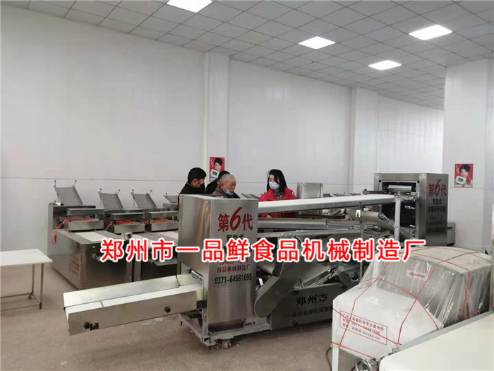 客戶考察第6代智能式自循環(huán)揉壓機 客戶考察第6代智能式自循環(huán)揉壓機