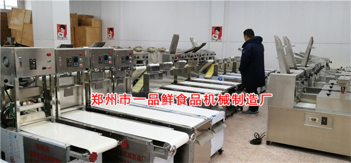 周口客戶在一品鮮設(shè)備展廳 周口客戶在一品鮮設(shè)備展廳