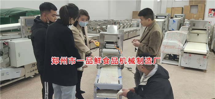 燴面機即將調(diào)試完畢 燴面機即將調(diào)試完畢