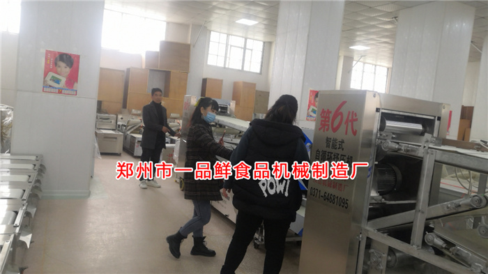 客戶考察第6代自循環(huán)揉壓機(jī) 客戶考察第6代自循環(huán)揉壓機(jī)