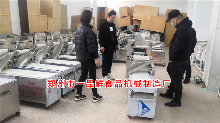 客戶考察面館用燴面機(jī) 客戶考察面館用燴面機(jī)