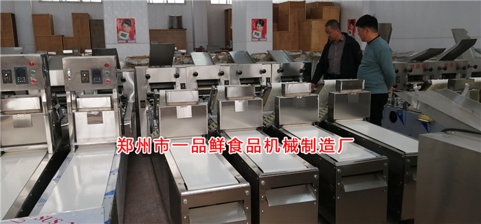 客戶考察多功能成型機 客戶考察多功能成型機