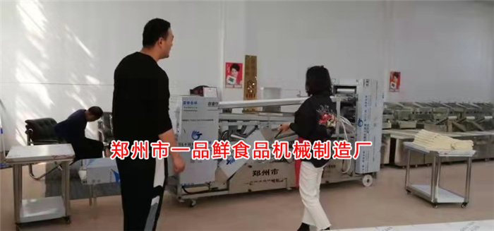 新密客戶考察訂購自循環(huán)揉壓機 新密客戶考察訂購自循環(huán)揉壓機