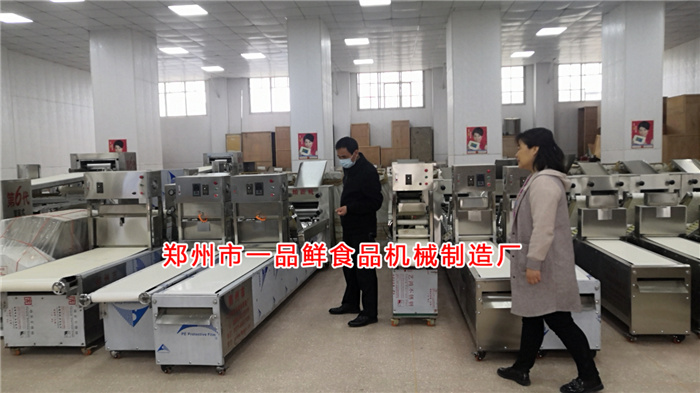 客戶考察批發(fā)用燴面機 客戶考察批發(fā)用燴面機