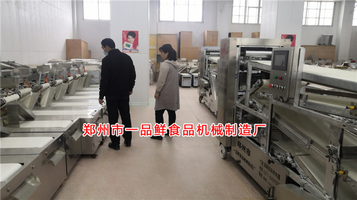 客戶考察批發(fā)用燴面機 客戶考察批發(fā)用燴面機