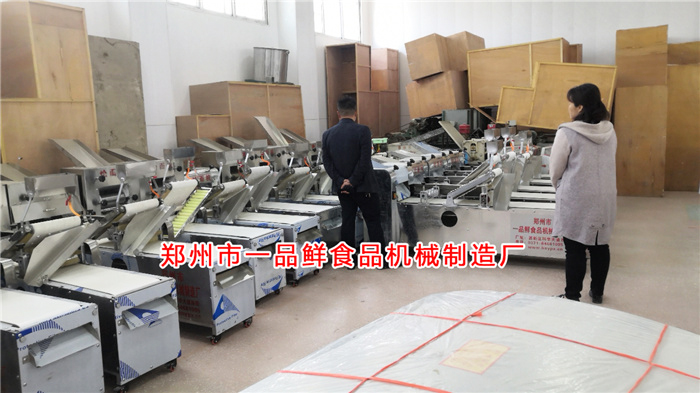 客戶考察面館用燴面機(jī) 客戶考察面館用燴面機(jī)