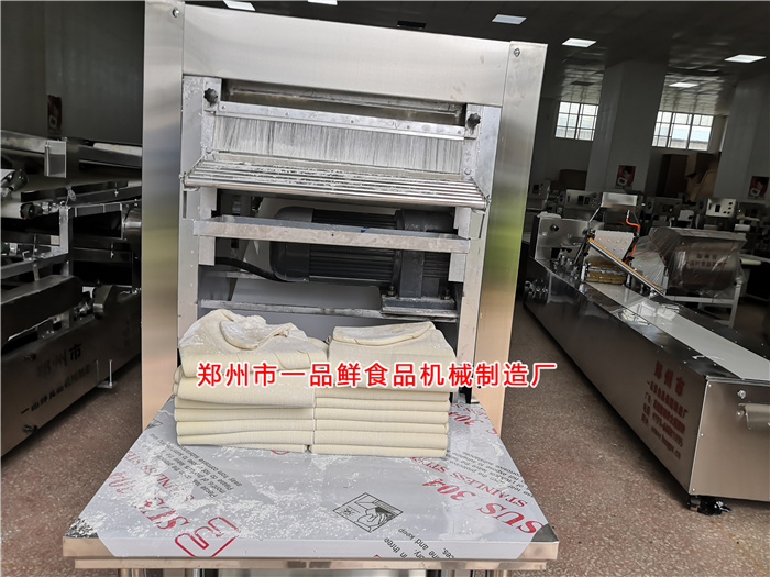 全自動自循環(huán)揉壓機調(diào)試中 全自動自循環(huán)揉壓機調(diào)試中