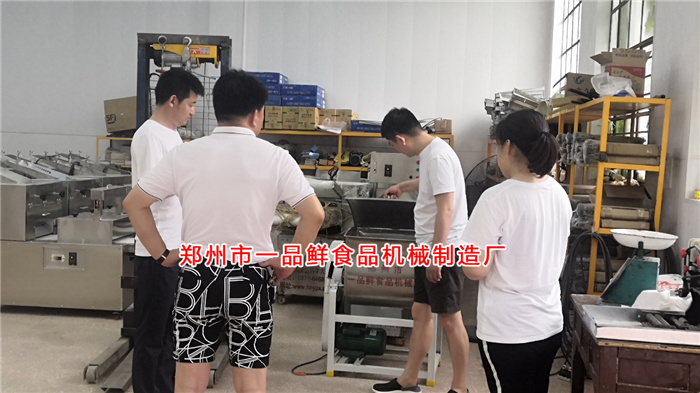 王總詳細(xì)講解設(shè)備功能 王總詳細(xì)講解設(shè)備功能