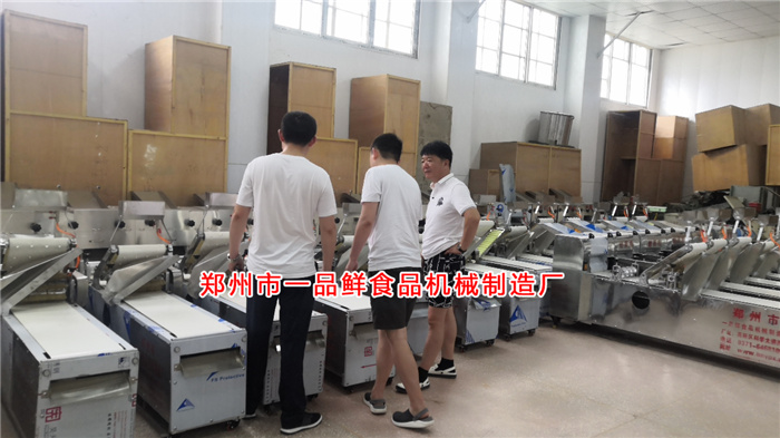 遼寧客戶考察多功能扯面機(jī) 遼寧客戶考察多功能扯面機(jī)