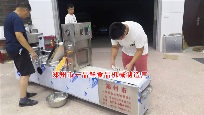 新鄭客戶定購(gòu)的燴面機(jī)生產(chǎn)調(diào)試中 新鄭客戶定購(gòu)的燴面機(jī)生產(chǎn)調(diào)試中