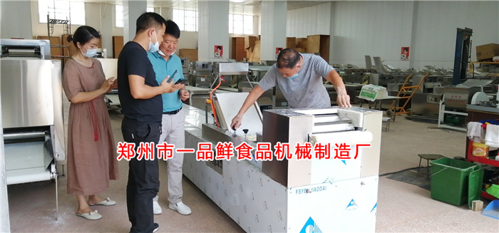 多功能面食設(shè)備開始生產(chǎn)調(diào)試 多功能面食設(shè)備開始生產(chǎn)調(diào)試