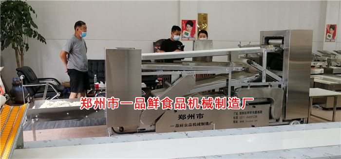 客戶學(xué)習(xí)自循環(huán)揉壓機(jī)操作 客戶學(xué)習(xí)自循環(huán)揉壓機(jī)操作